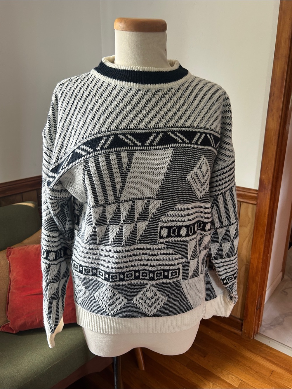 Men's Black & White Geometric Knit Sweater